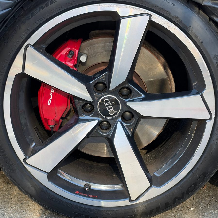 Audi wheel with curb rash before repair